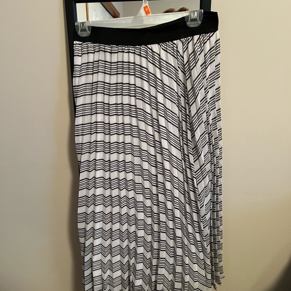 2 skirts - Picture 4 of 4